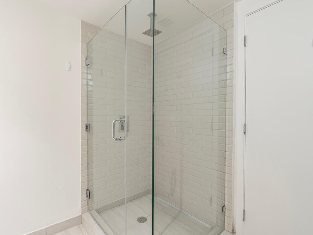 Modern Waterfront Retreat with Scenic Views