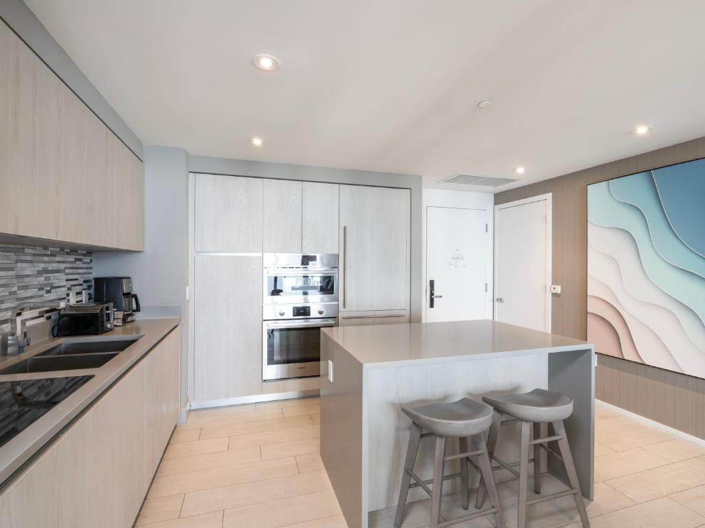 Modern Waterfront Retreat with Scenic Views