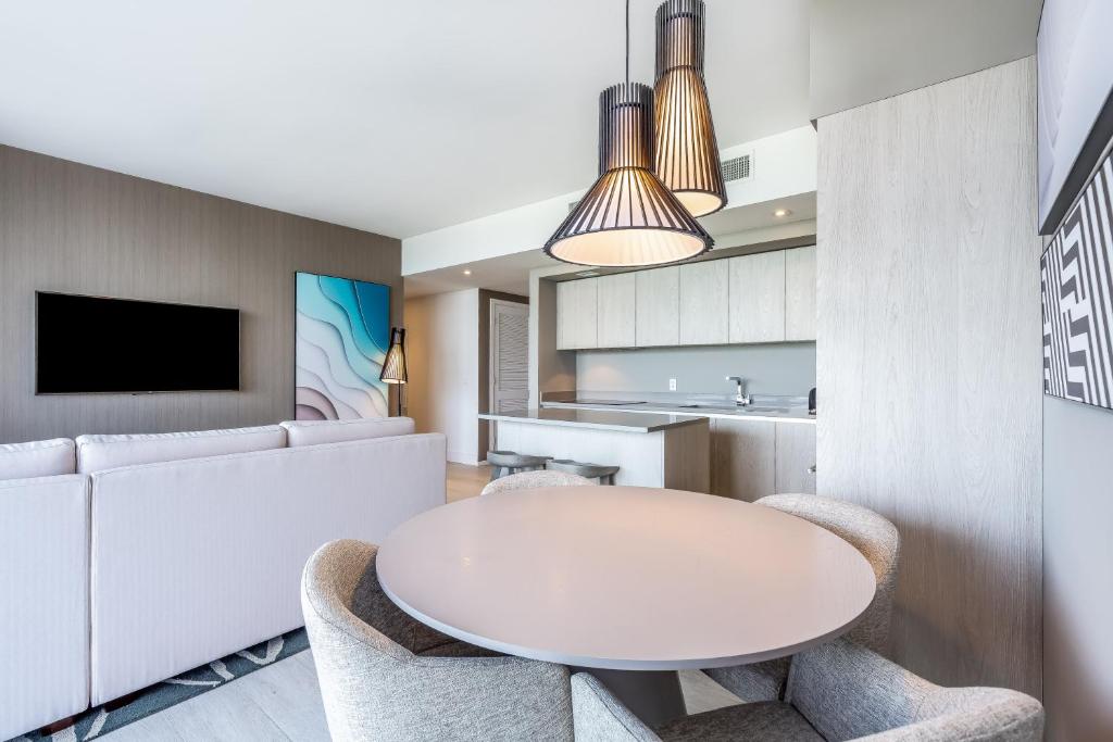 Hyde Beach House Hollywood Private Suites