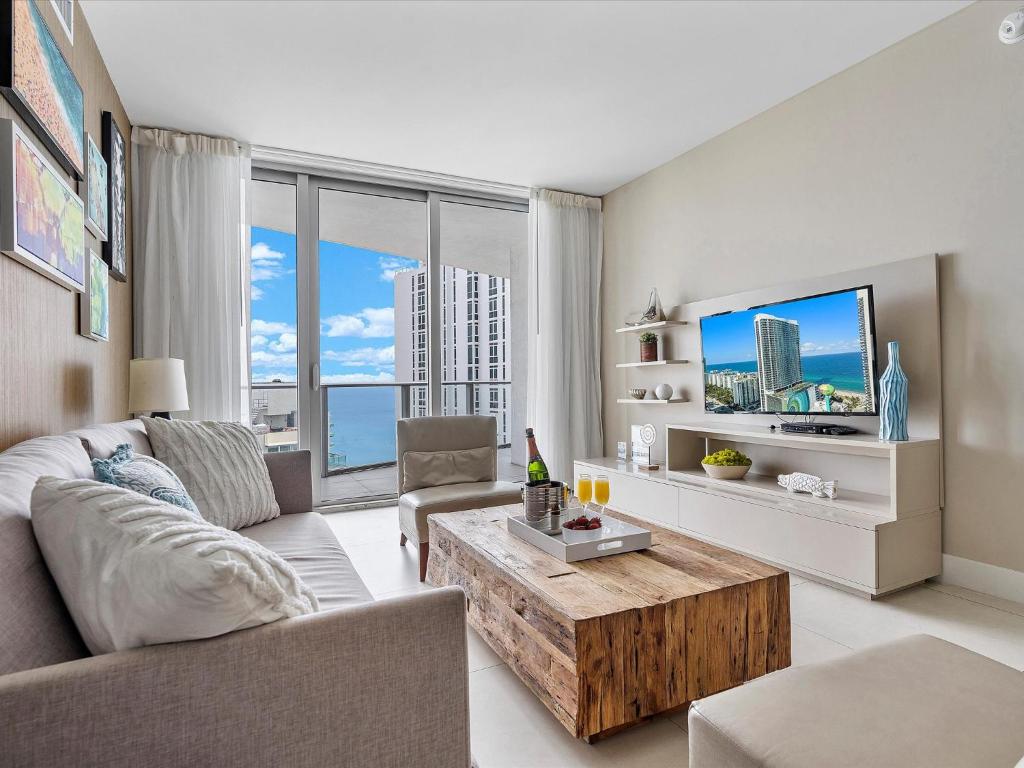 Beachside Contemporary Residence in Lyfe