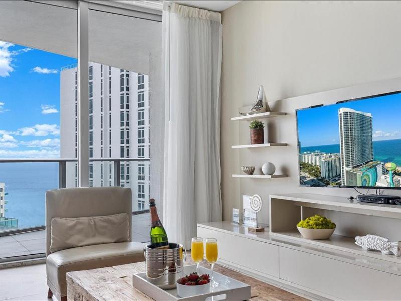 Beachside Contemporary Residence in Lyfe