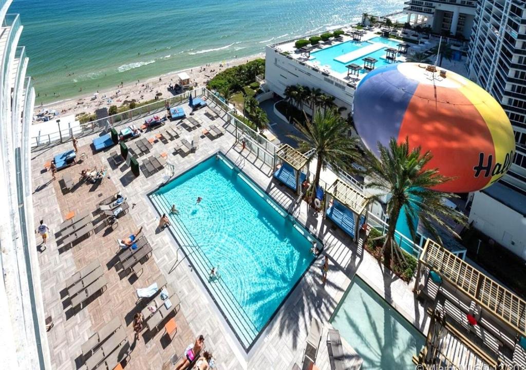 Life Resort on Miami Hollywood BeachFront by MRA