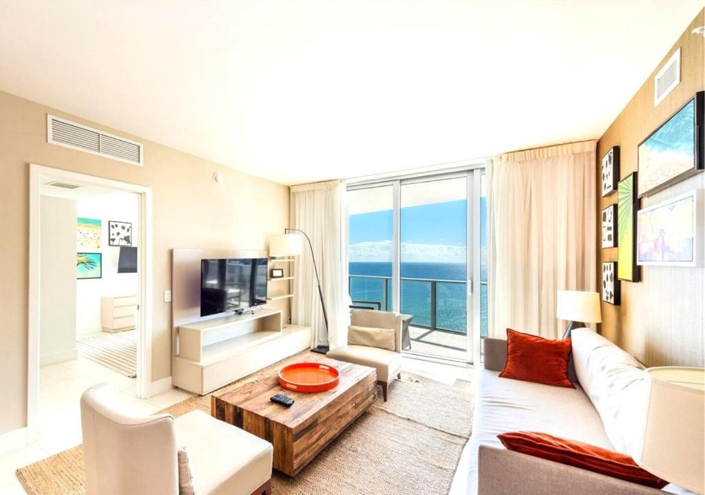 Life Resort on Miami Hollywood BeachFront by MRA