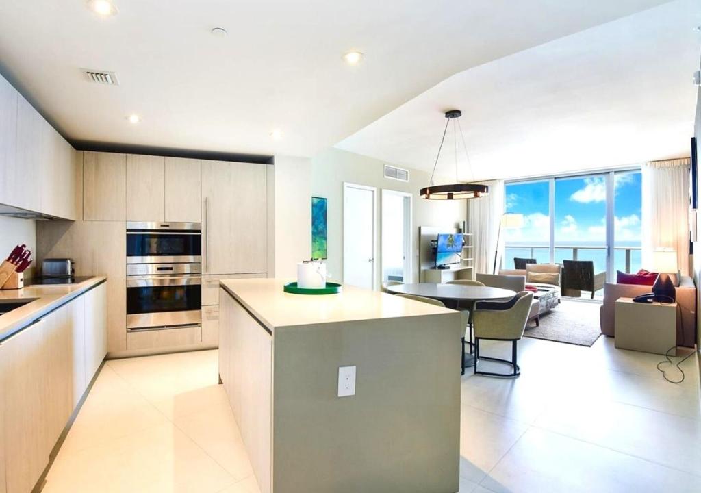 Life Resort on Miami Hollywood BeachFront by MRA