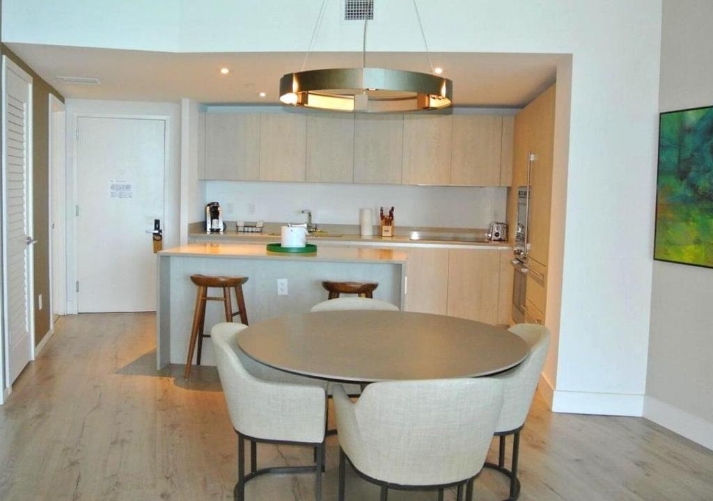 Life Resort on Miami Hollywood BeachFront by MRA