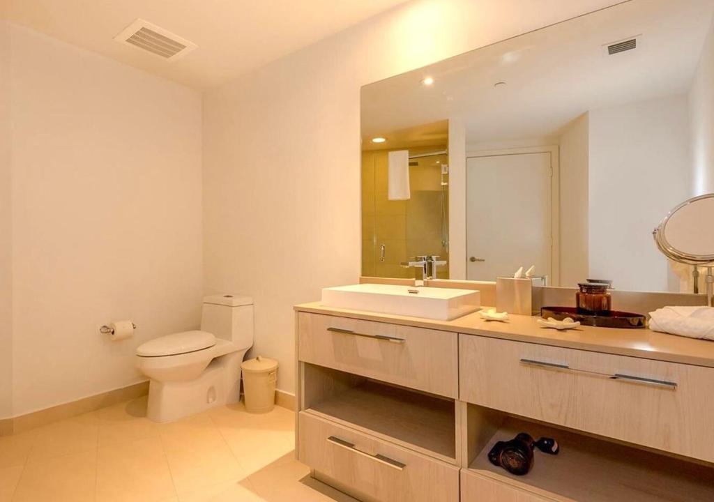 Life Resort on Miami Hollywood BeachFront by MRA