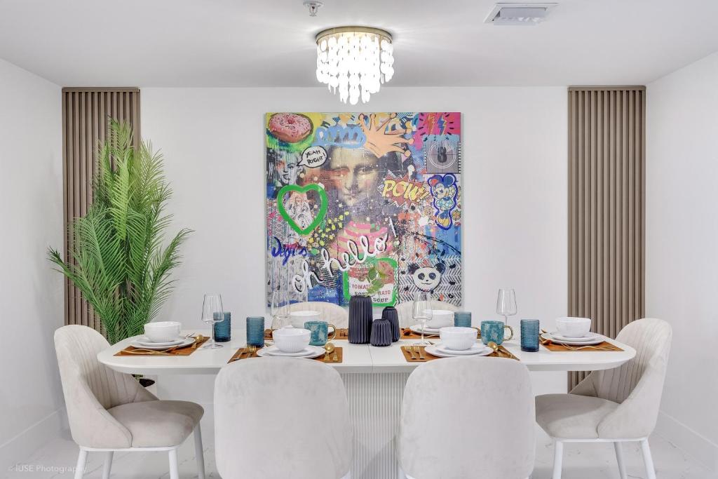 Lux 3BR City-View Retreat in Hollywood, 3rd Floor