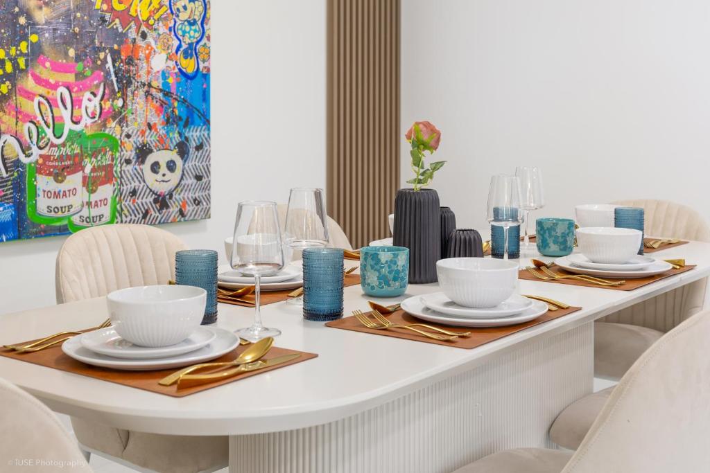 Lux 3BR City-View Retreat in Hollywood, 3rd Floor