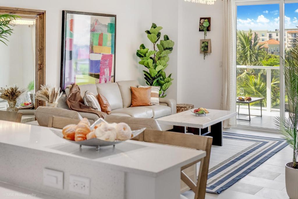 Lux 3BR City-View Retreat in Hollywood, 4th Floor