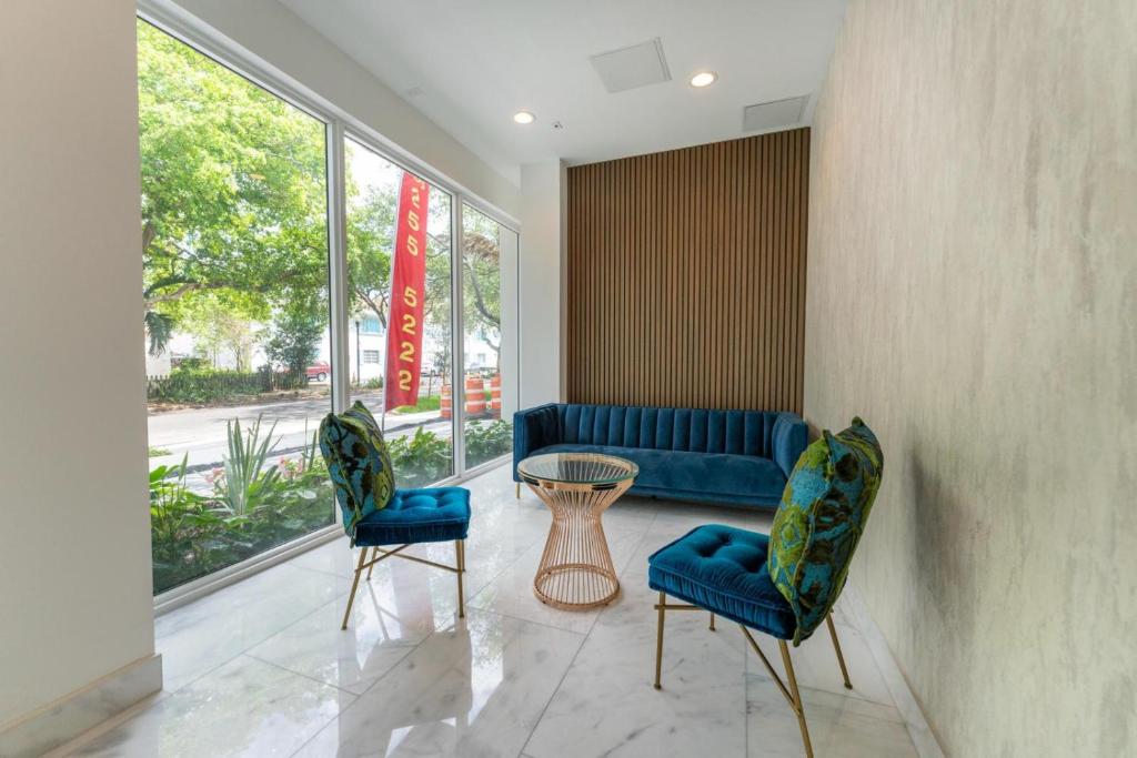 Lux 3BR City-View Retreat in Hollywood, 4th Floor