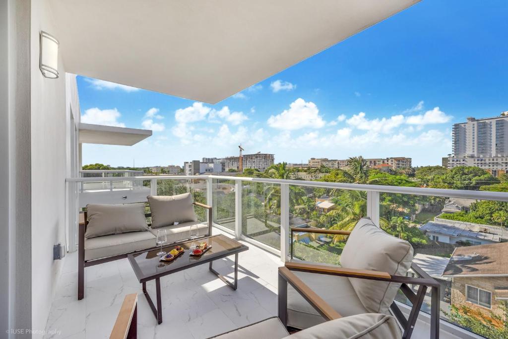 Lux 3BR City-View Retreat in Hollywood, 5th Floor