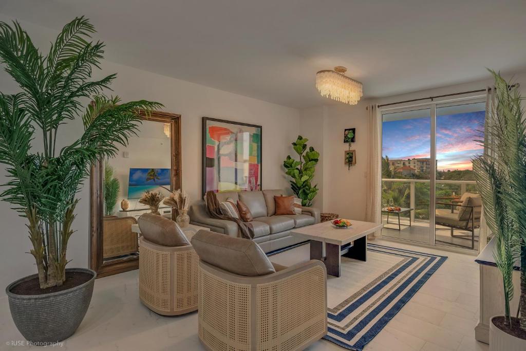 Lux 3BR City-View Retreat in Hollywood, 5th Floor