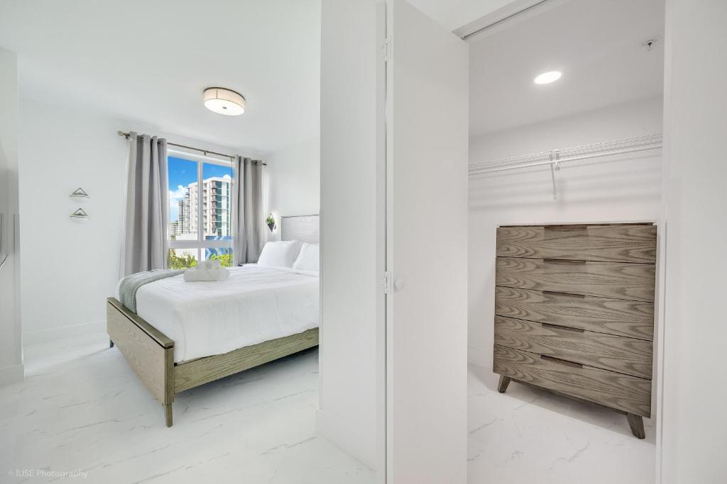 Lux 3BR City-View Retreat in Hollywood, 5th Floor