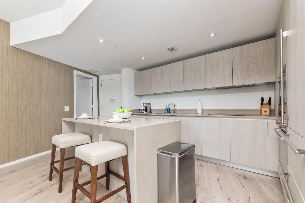 Luxurious Beachfront 2-Bedroom 2-Bathroom with balcony Condo at Lyft Resort & Residences - Miami Beach