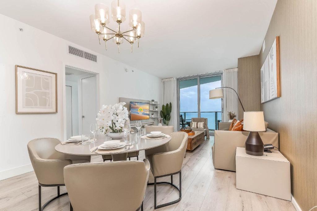 Luxurious Beachfront 2-Bedroom 2-Bathroom with balcony Condo at Lyft Resort & Residences - Miami Beach