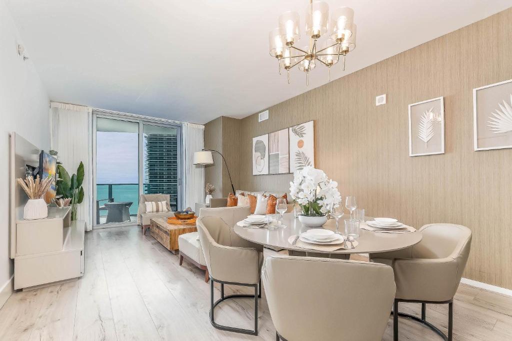 Luxurious Beachfront 2-Bedroom 2-Bathroom with balcony Condo at Lyft Resort & Residences - Miami Beach