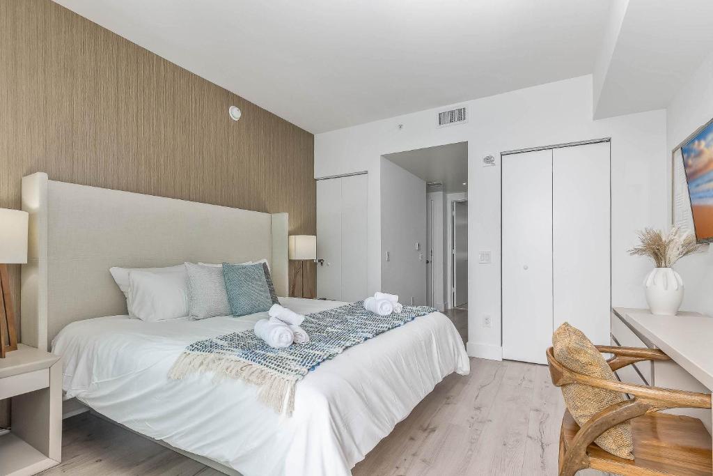 Luxurious Beachfront 2-Bedroom 2-Bathroom with balcony Condo at Lyft Resort & Residences - Miami Beach