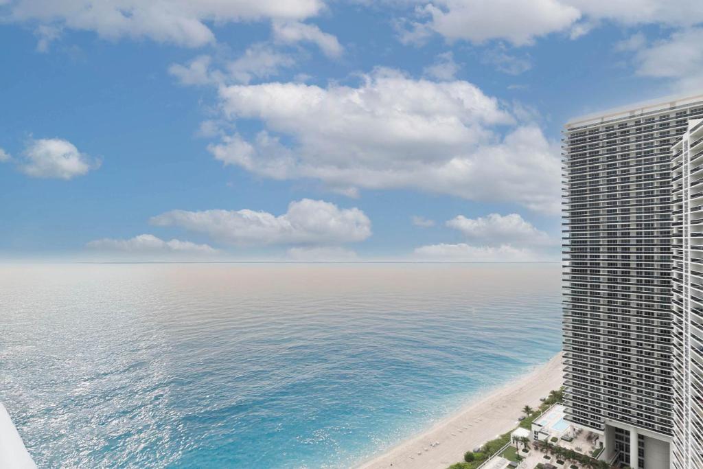 Luxurious Beachfront 2-Bedroom 2-Bathroom with balcony Condo at Lyft Resort & Residences - Miami Beach