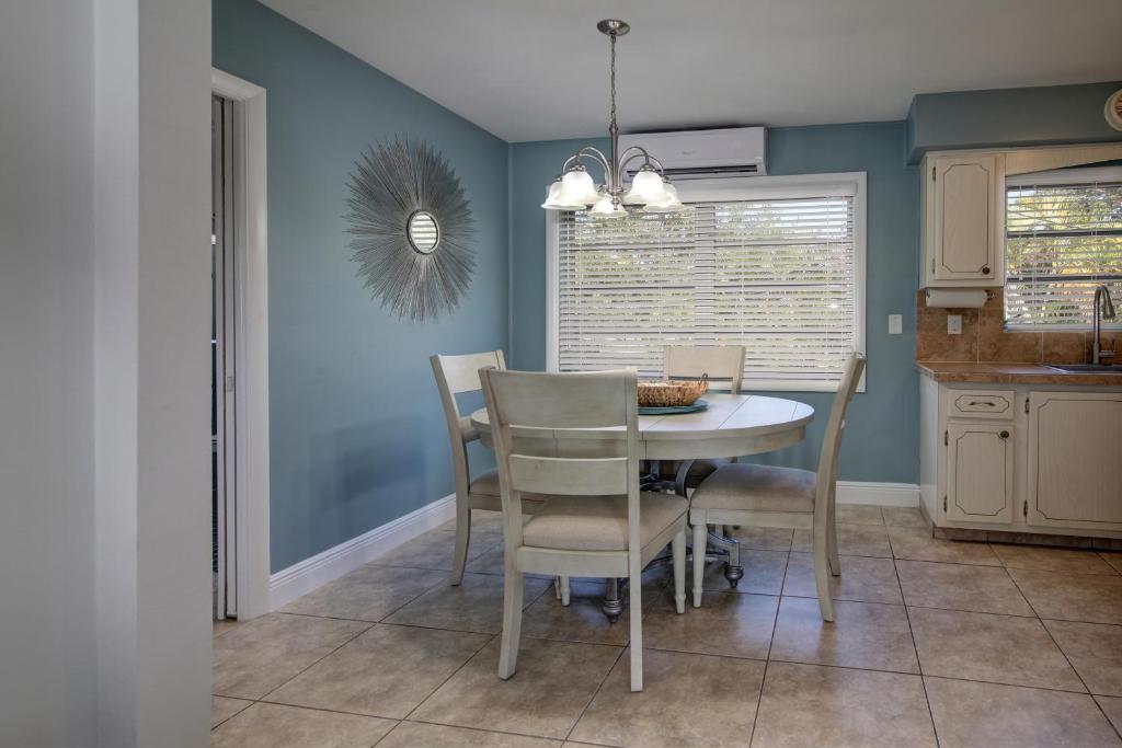 May-Dee Suites in Florida