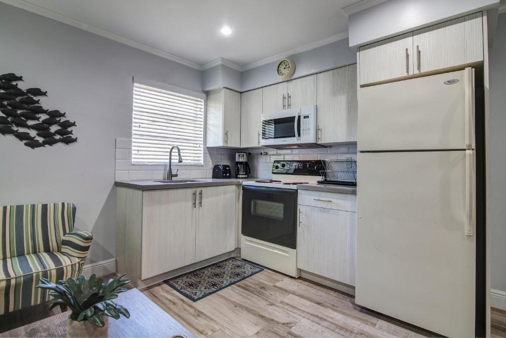 May-Dee Suites in Florida