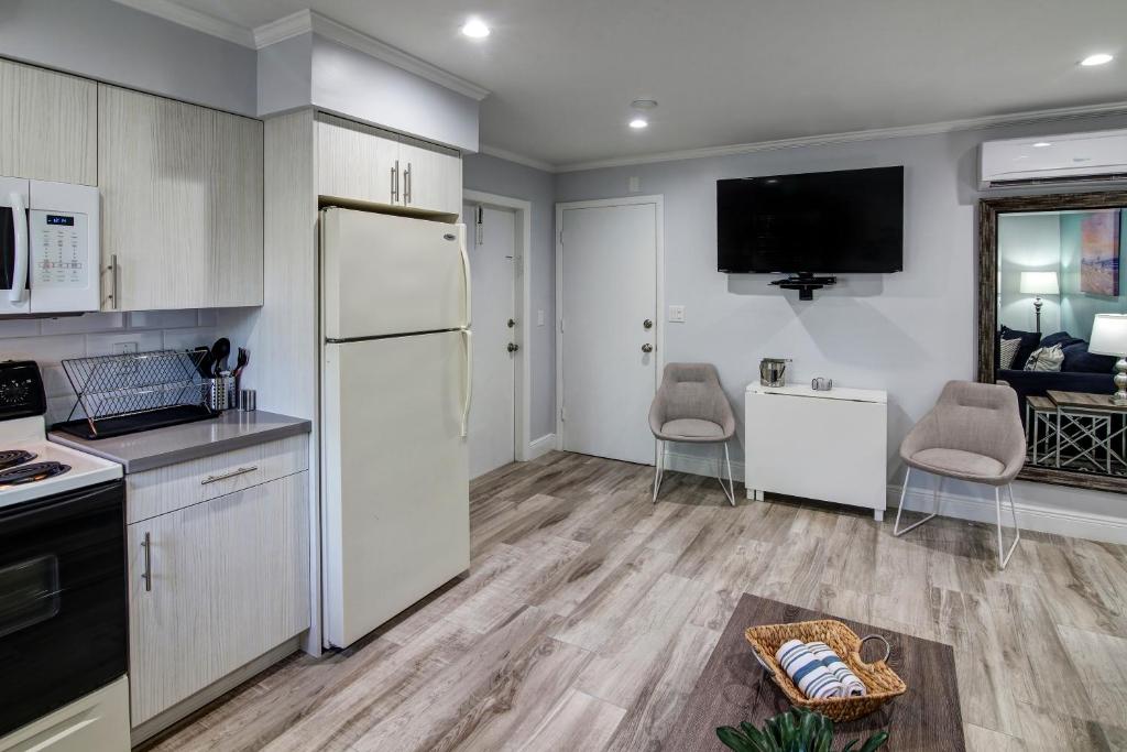 May-Dee Suites in Florida