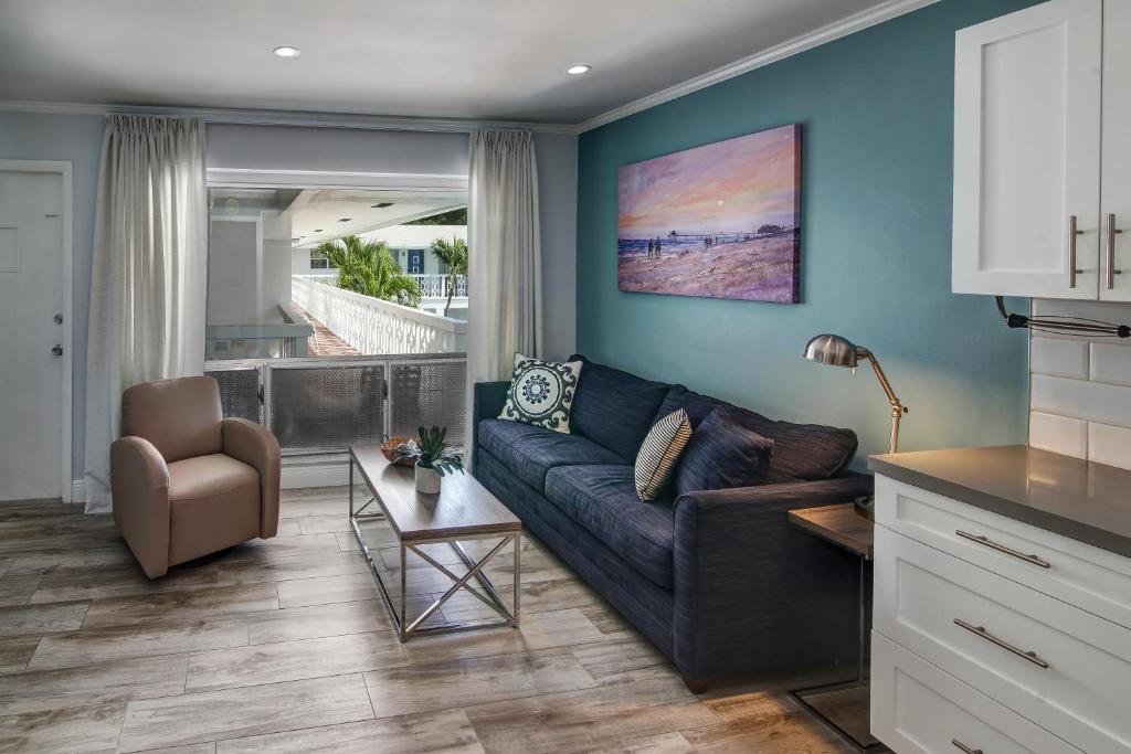 May-Dee Suites in Florida