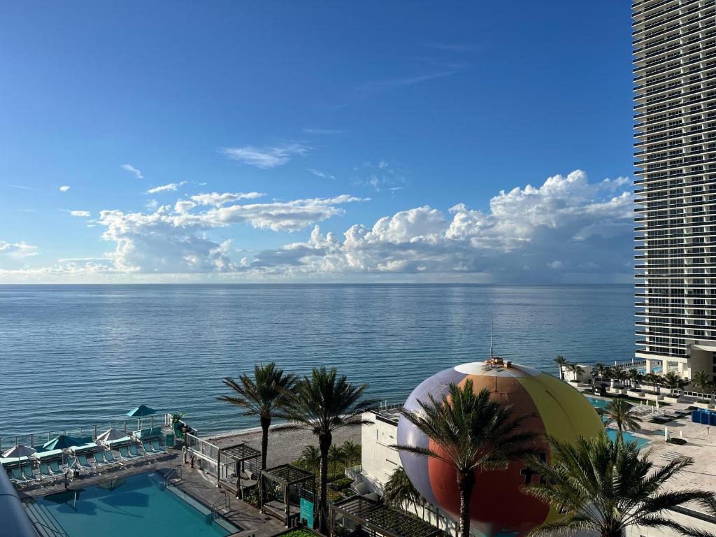 Modern Beachfront Condo with Stunning Ocean View