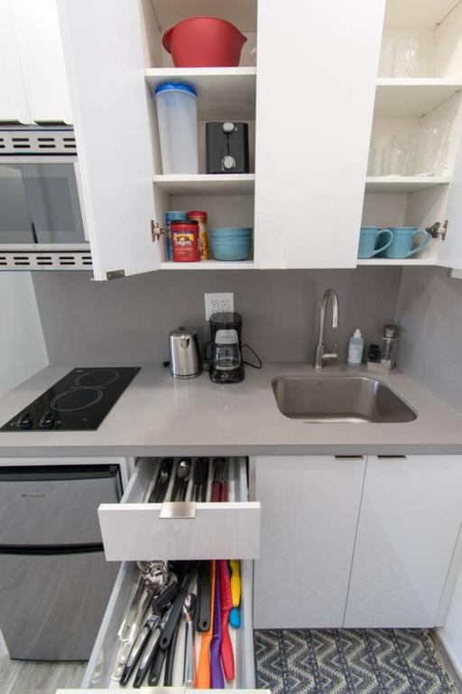 Modern apartment wbeach steps parking