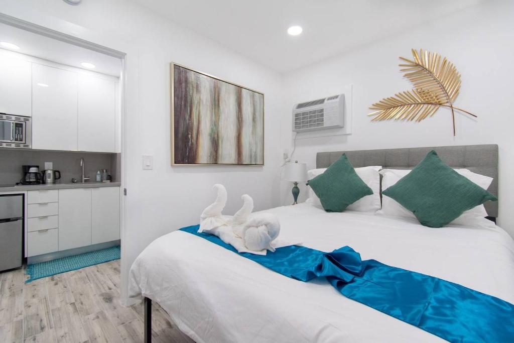 Cozy apartment wsteps to beach boardwalk