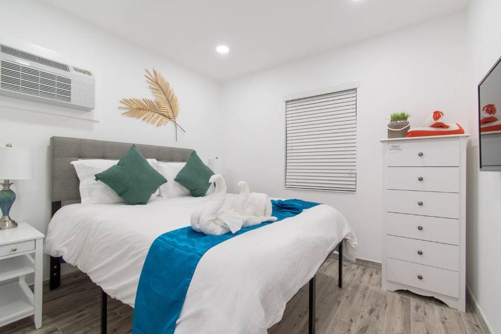 Cozy apartment wsteps to beach boardwalk