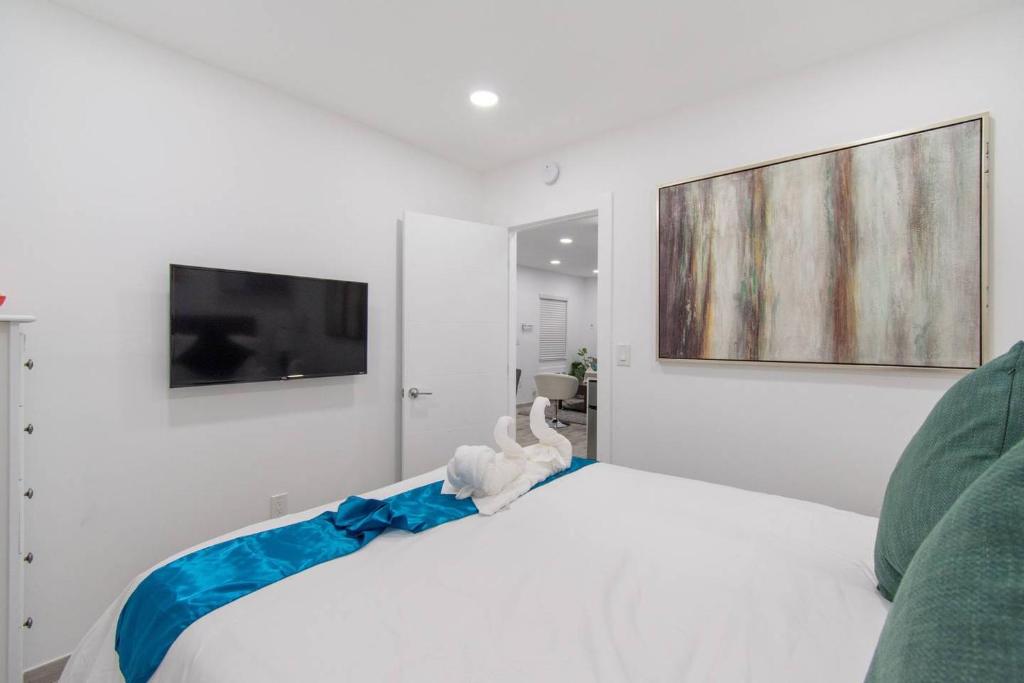 Cozy apartment wsteps to beach boardwalk