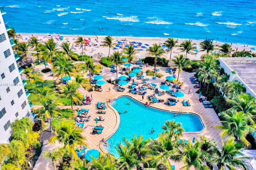 On The Sand - All The Amenities - Hollywood Beach