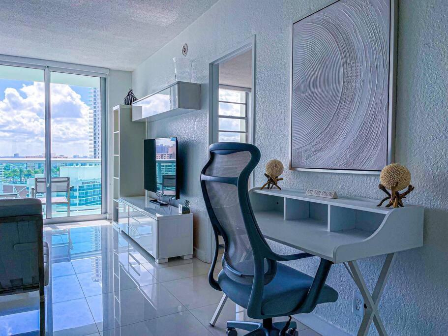 On The Sand - All The Amenities - Hollywood Beach