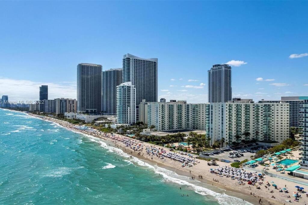 On The Sand - All The Amenities - Hollywood Beach