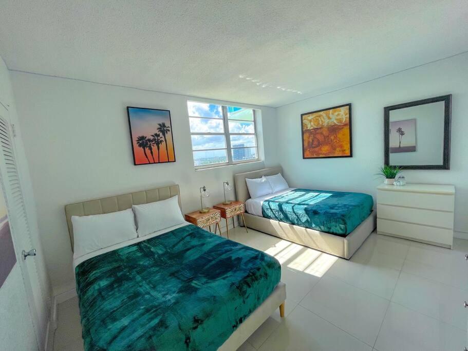 On The Sand - All The Amenities - Hollywood Beach