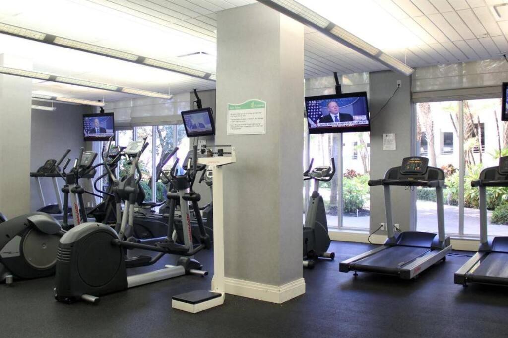 On The Sand - All The Amenities - Hollywood Beach