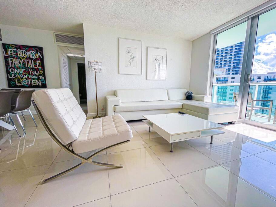 On The Sand - All The Amenities - Hollywood Beach