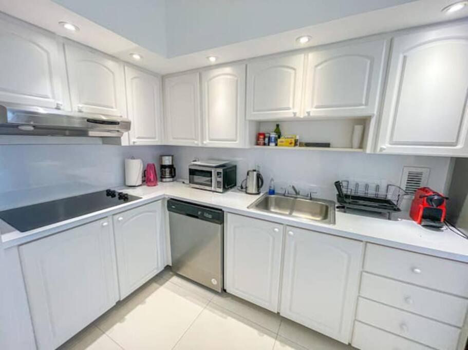 On The Sand - All The Amenities - Hollywood Beach