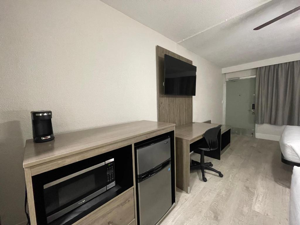 Quality Inn & Suites Airport-Cruise Port Hollywood