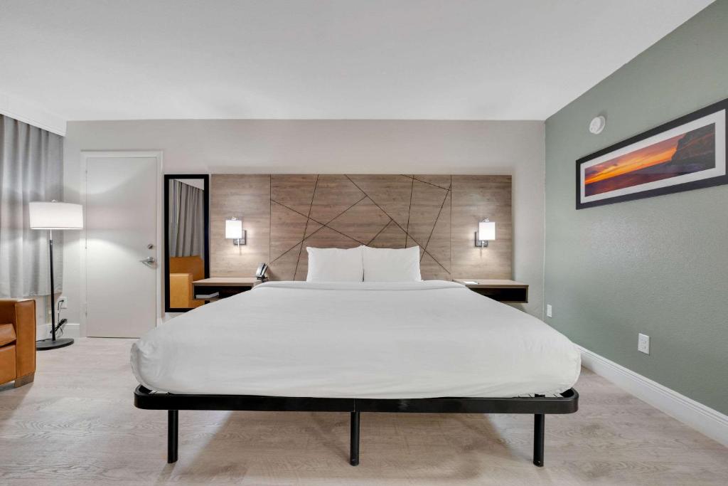 Quality Inn & Suites Airport-Cruise Port Hollywood