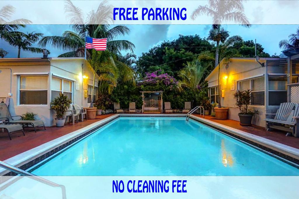 Richard's Motel Courtyard