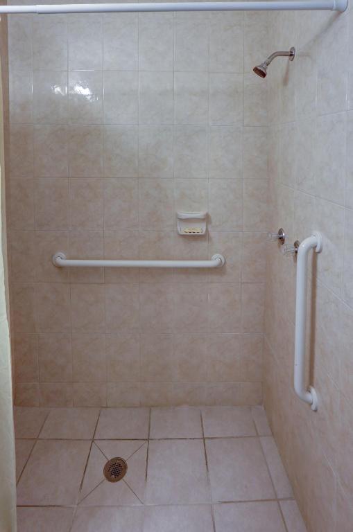 Richard's Motel Courtyard