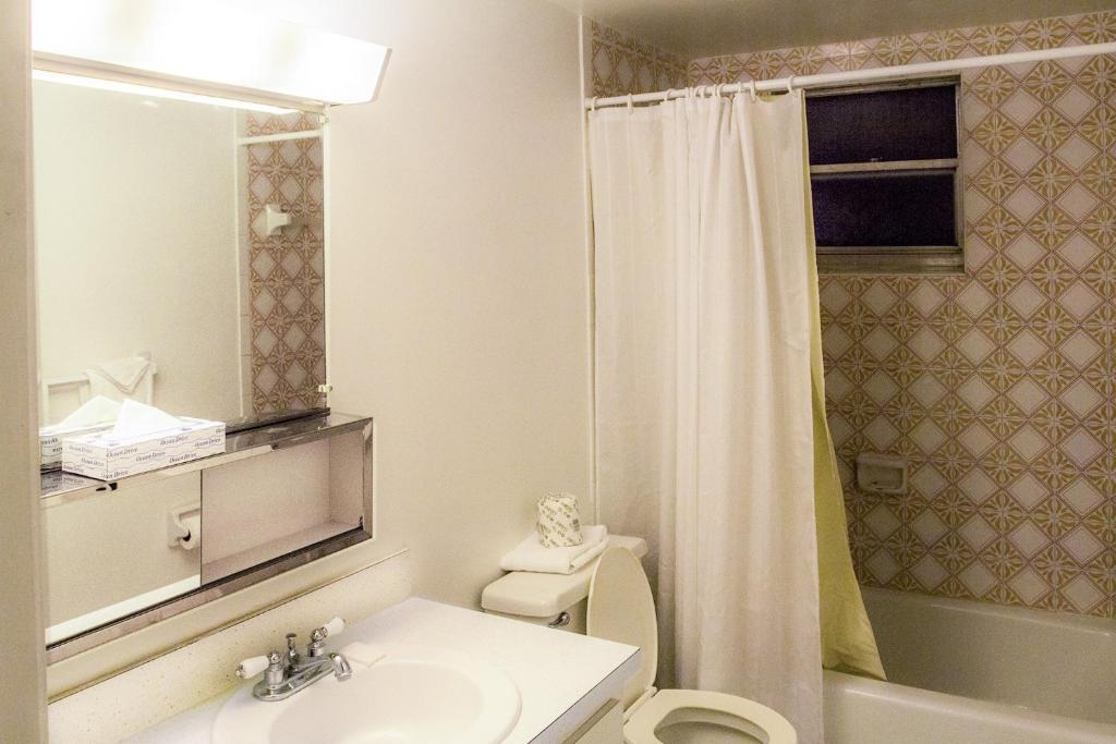 Richard's Motel Studios