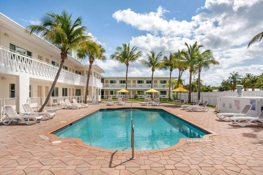 Downtown Hollywood Gardens Inn & Suites