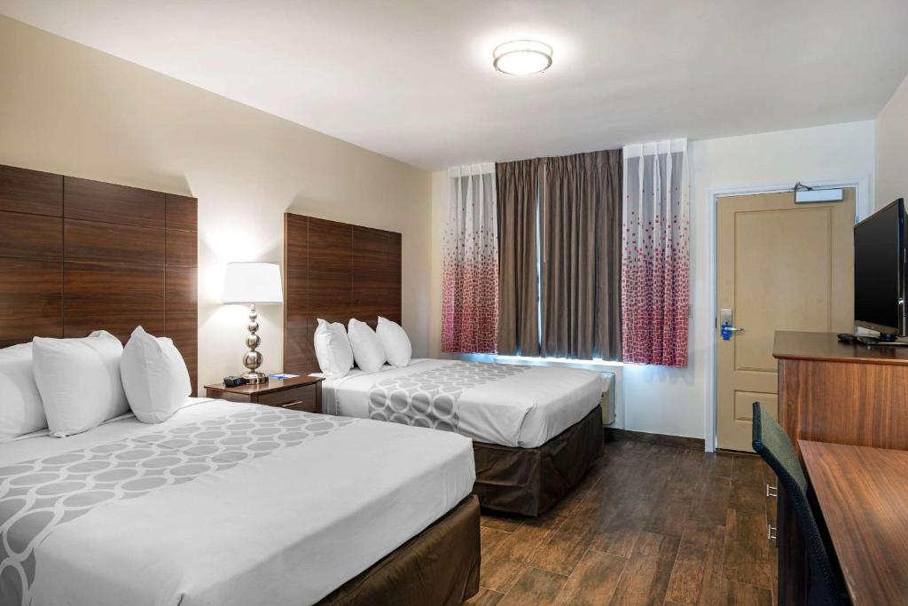 Downtown Hollywood Gardens Inn & Suites