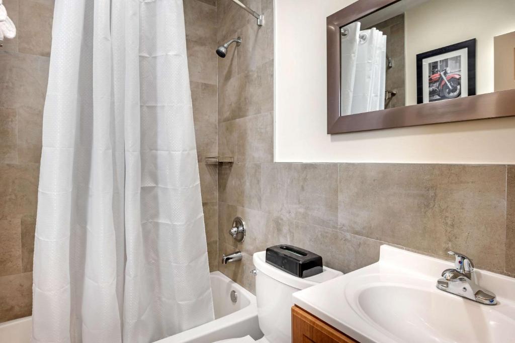 Downtown Hollywood Gardens Inn & Suites