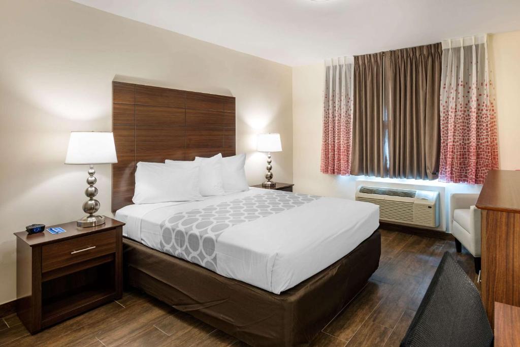 Downtown Hollywood Gardens Inn & Suites