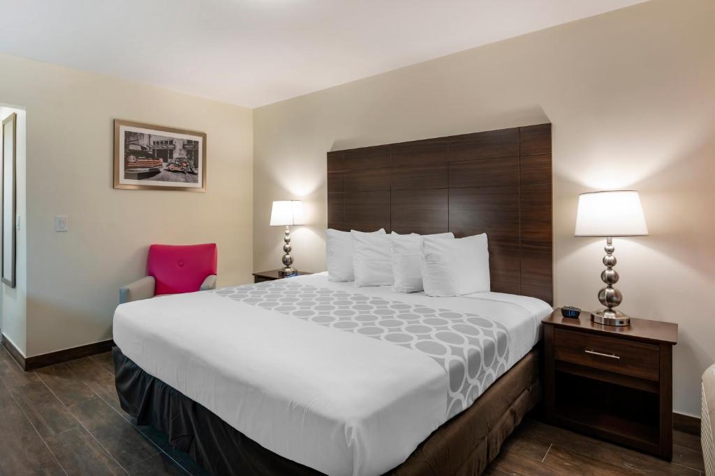 Downtown Hollywood Gardens Inn & Suites