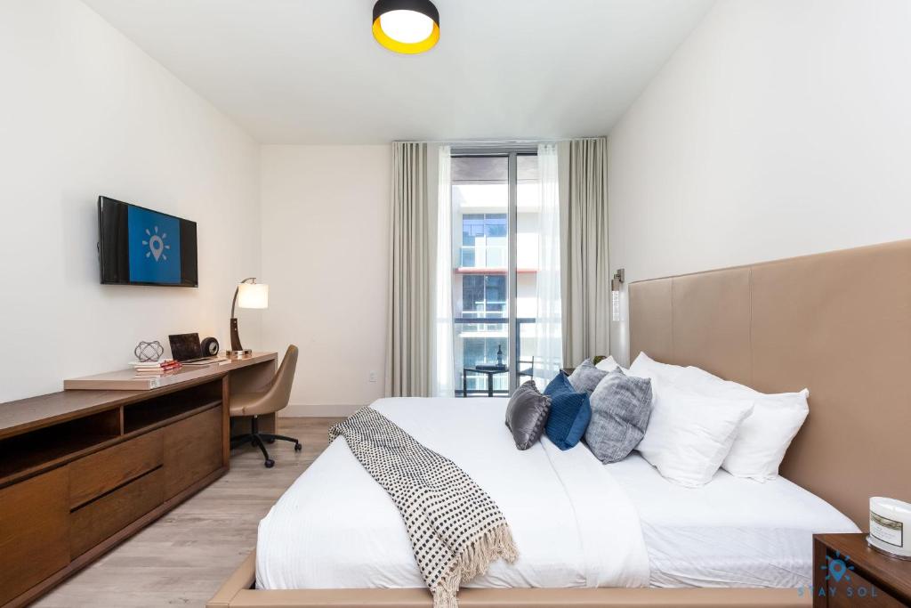 Rooftop Pool Balcony Hollywood Beach Broad walk