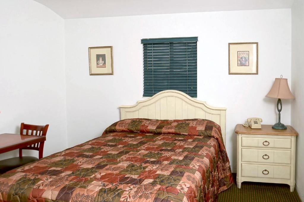 Shell Motel Hollywood